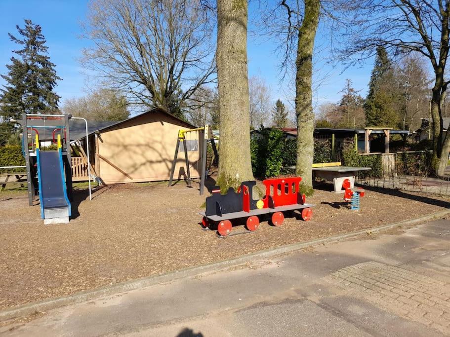 Gezellig Ingerichte Blokhut Op Een Rustig Park! Putten Esterno foto